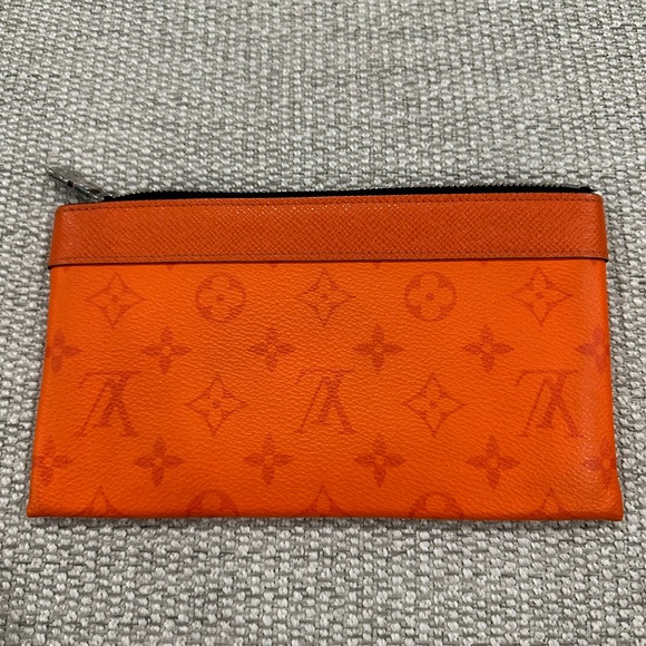 Louis Vuitton Discovery Pochette - Picture 1 of 9